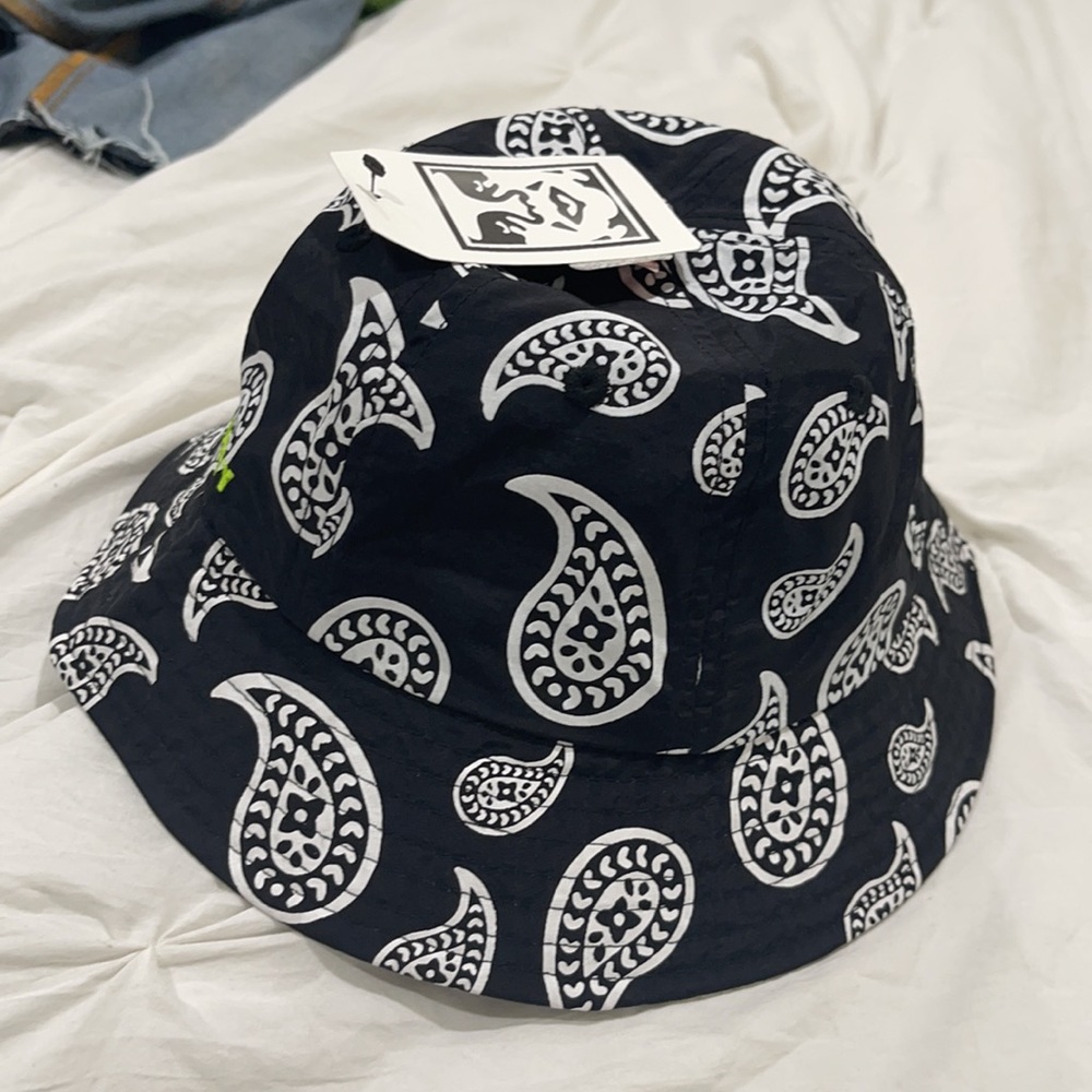 🤍🖤 NWOT OBEY BUCKET HAT🖤🤍